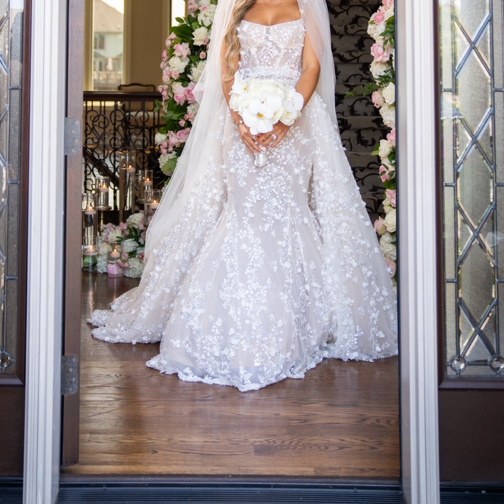GALIA LAHAV GOWN 4 PIECES 
- SKIRT 
DRESS IT SELF 
SHAWL 
AND LONG VEIL